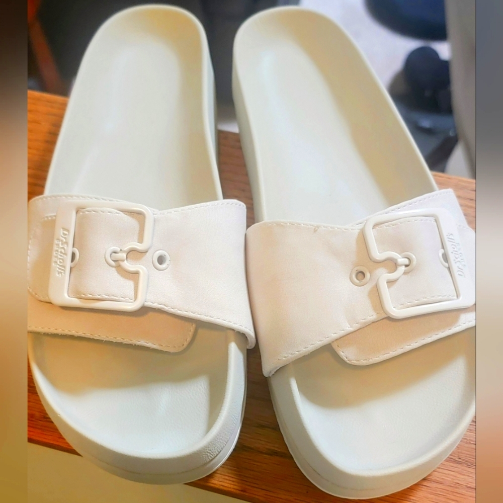 New and unworn! Dr. Scholls footbed slides.  7.5